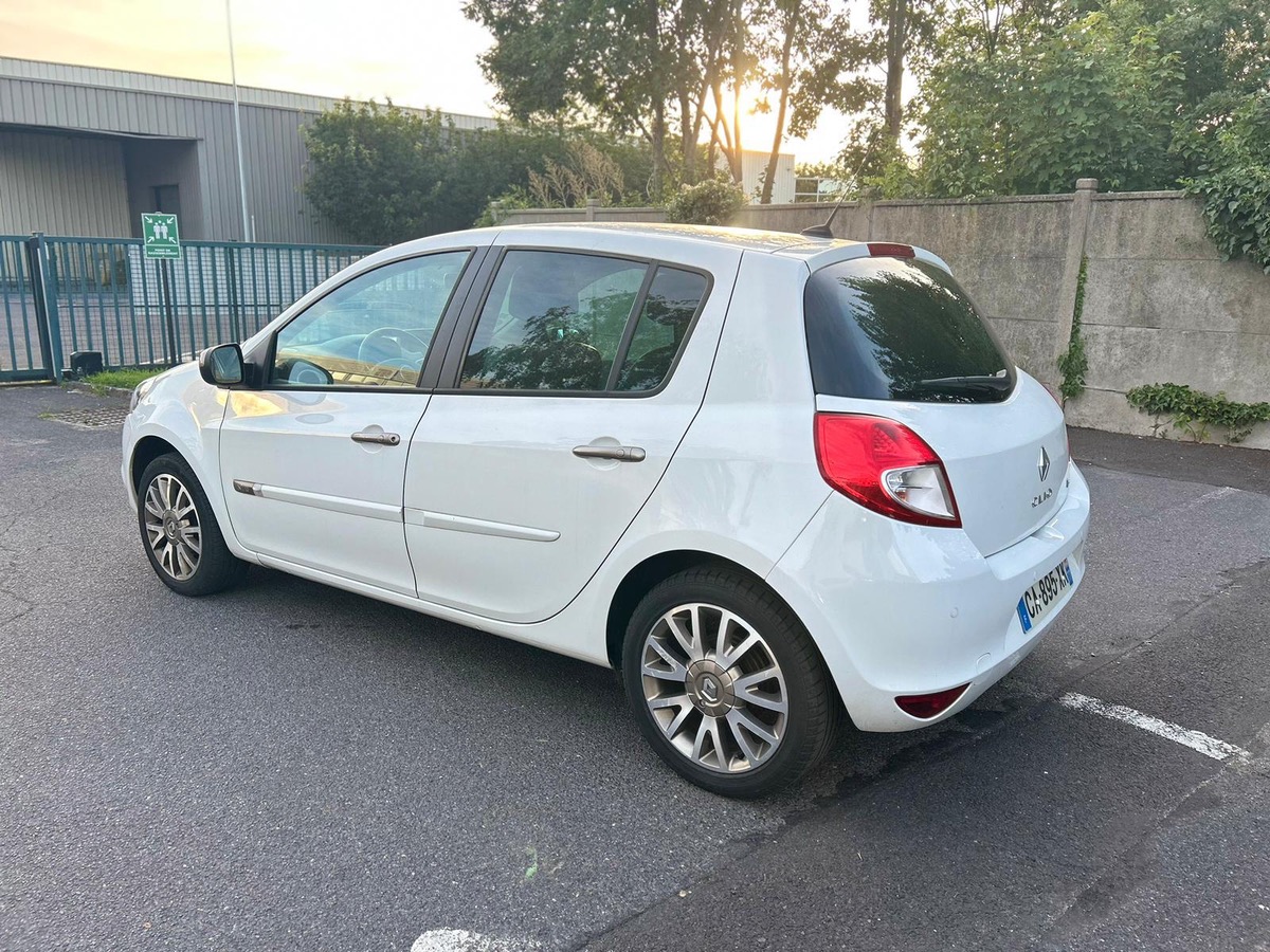 RENAULT Clio 1.2 100 CV initiale  en 4 XCBLue
