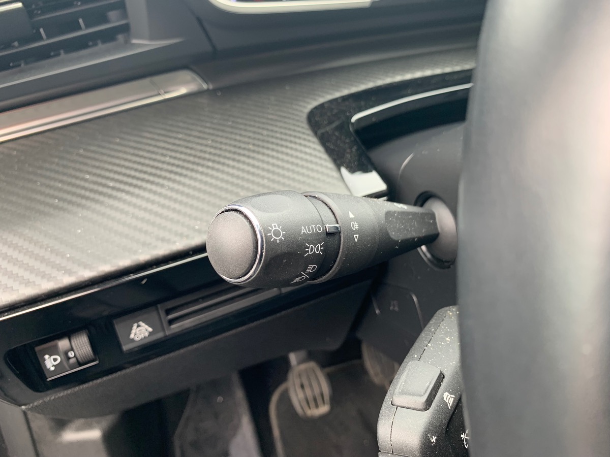 Peugeot 508 SW 130 ch | ALLURE | Caméra de recul | Mirror Screen | Système contrôle des angles morts
