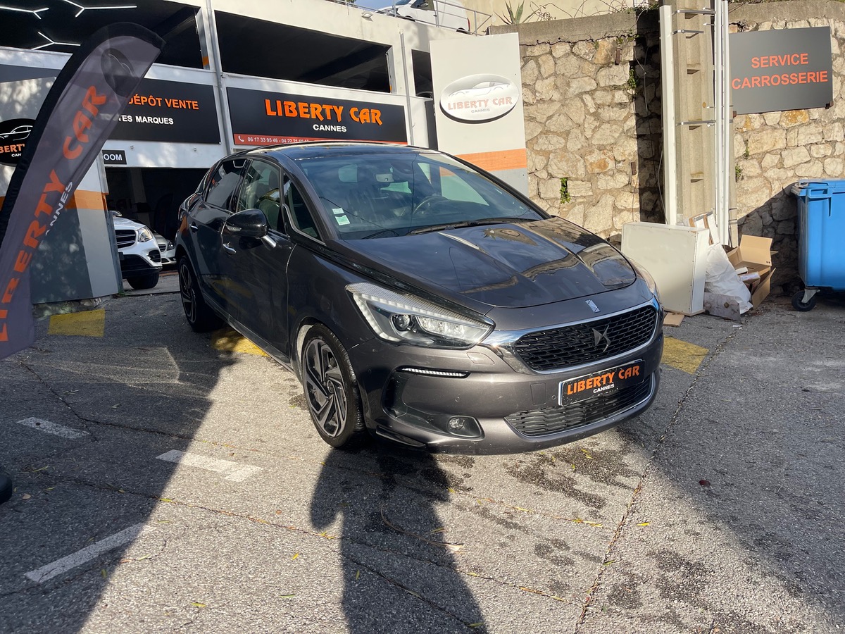 DS ds5 1.6 THP 165 CV Sport Chic / Toit panoramique / Jantes Sport / Intérieur Cuir/ Caméra