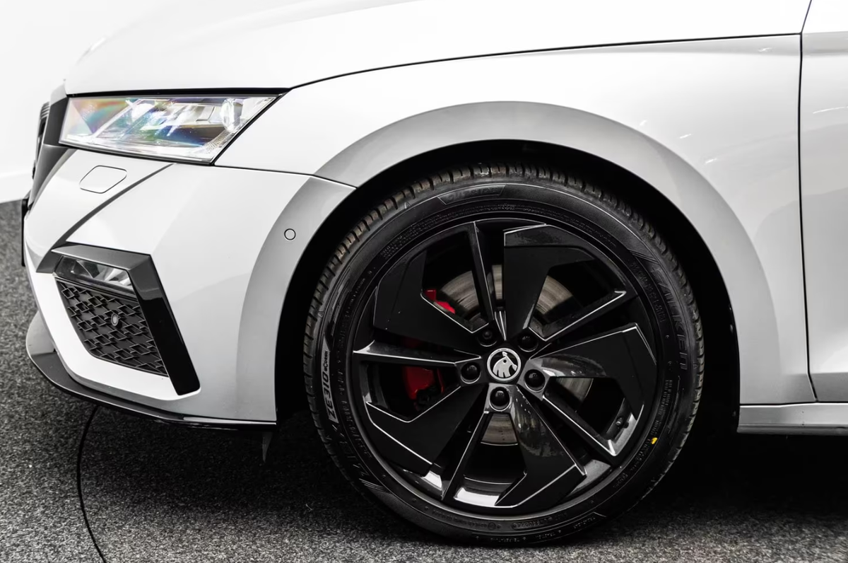 Skoda Octavia Combi IV 2.0 TDI 200ch RS DSG7/Attelage/Toit ouvrant/Matrix/Aff tête haute