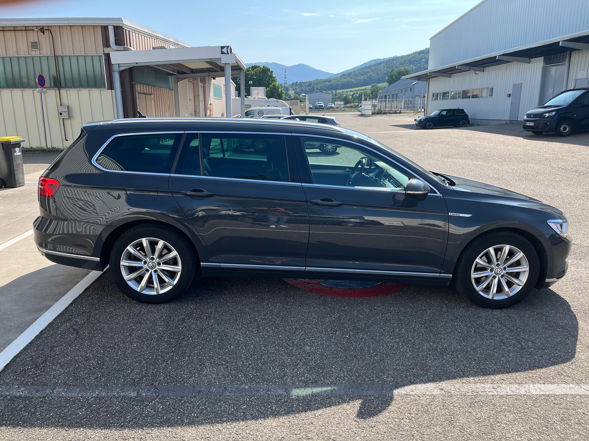 Volkswagen Passat Break SW 2.0 TDI 4Motion DSG6 190cv Finition Carat, attelage, Suivi Complet.