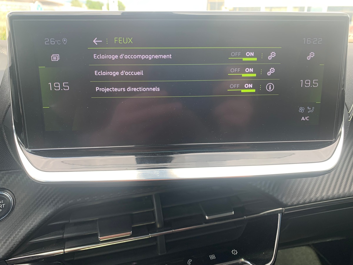 Peugeot 2008 130 chevaux | GT Line | Toit ouvrant panoramique | Apple car Play | Attelage