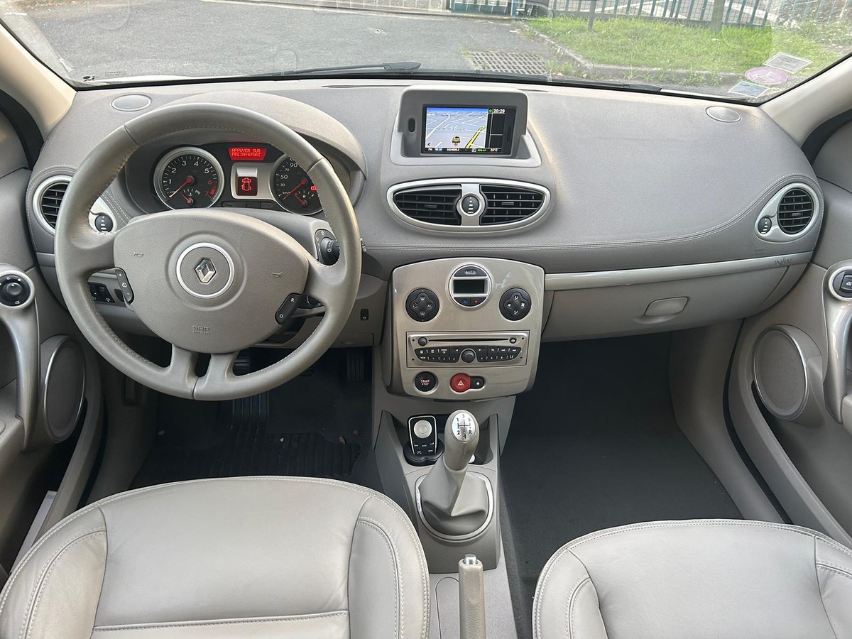 RENAULT Clio 1.2 100 CV initiale  en 4 XCBLue