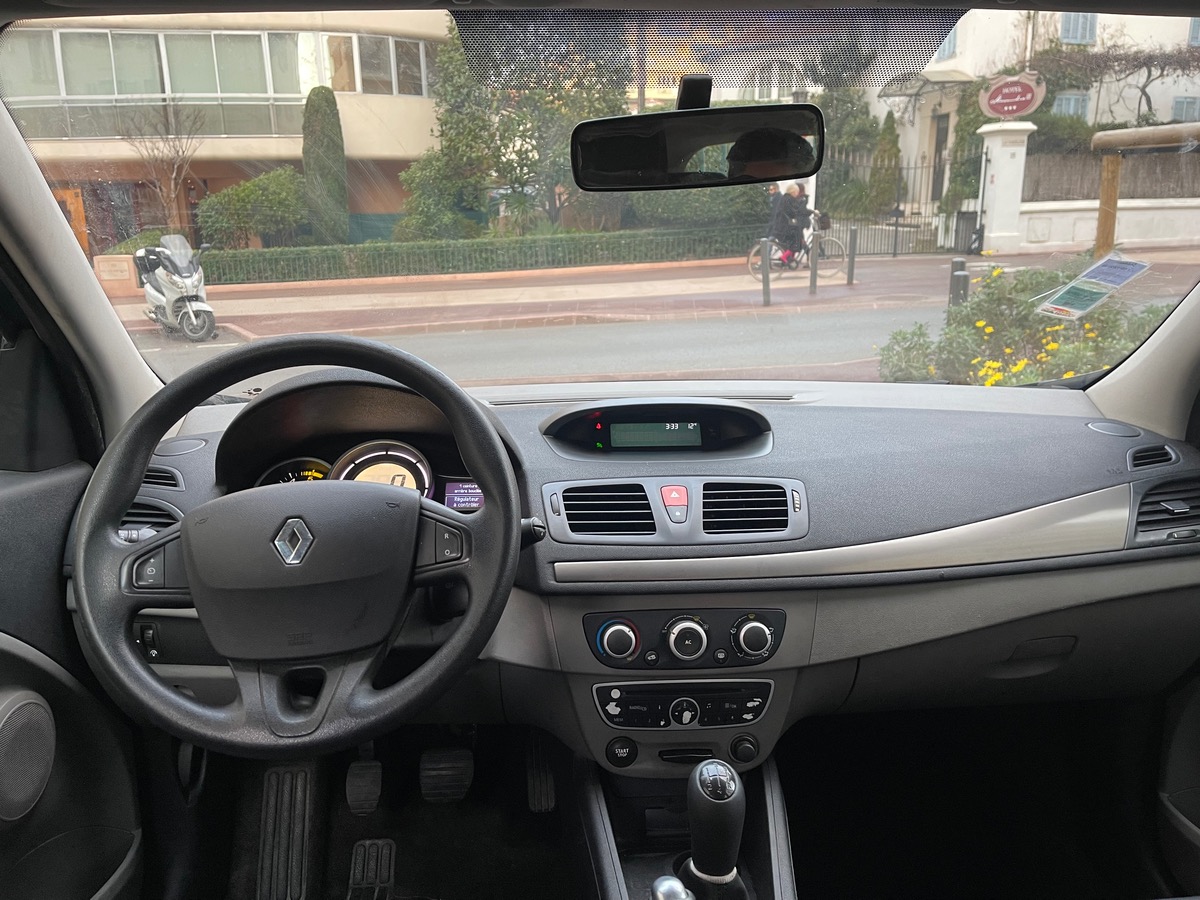 RENAULT Megane iii 1.5 DCi 86 cv / 5 Portes / Clim/ Courroie Neuve