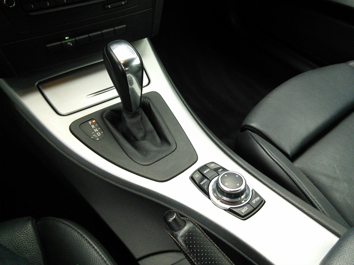 Bmw Série 3 325d 2.0  bva 197 CV sport design Origine française