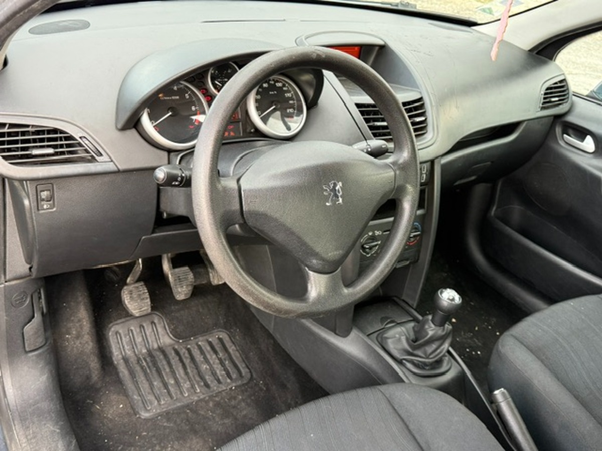 Peugeot 207 5 portes 1.4 e 16V 90 cv DISTRIB NEUF CRIT AIR 2