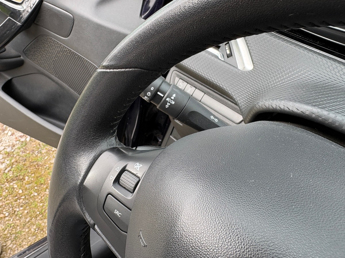 Peugeot 208 VTI - 82CH - STYLE - DISTRIBUTION OK