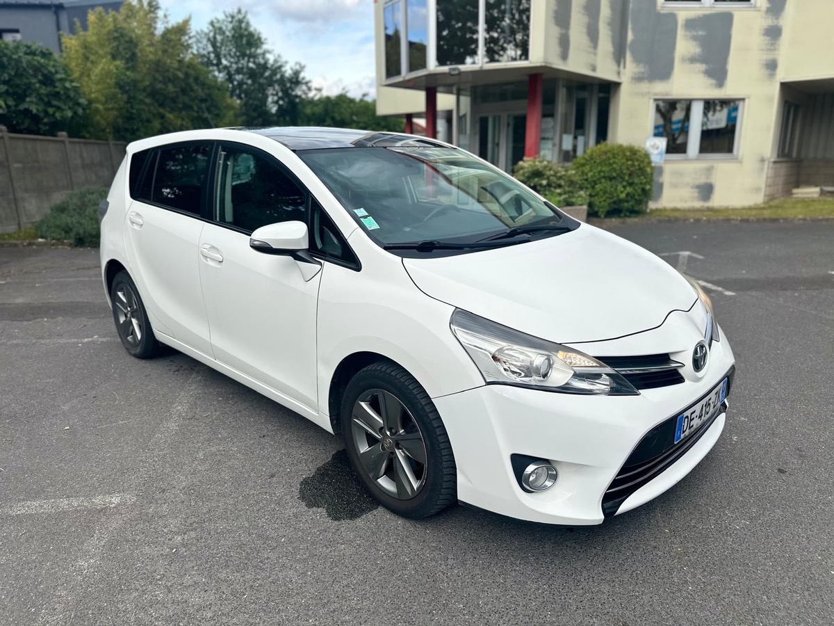 Toyota Verso D-4D 126 4X  sans frais CBLue