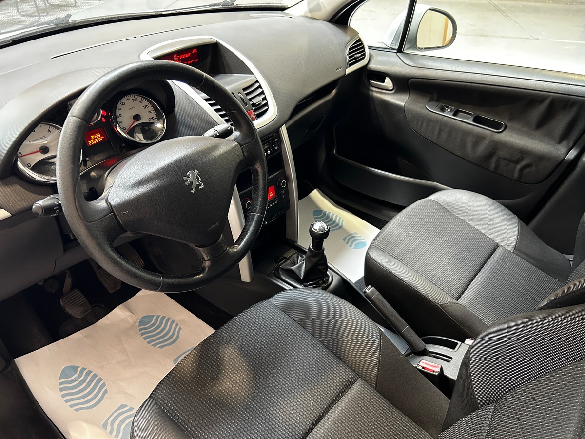 Peugeot 207 SW 1.6 HDi FAP 92 cv / DISTRIBUTION ET VIDANGE OK / SUIVI OK / GARANTIE