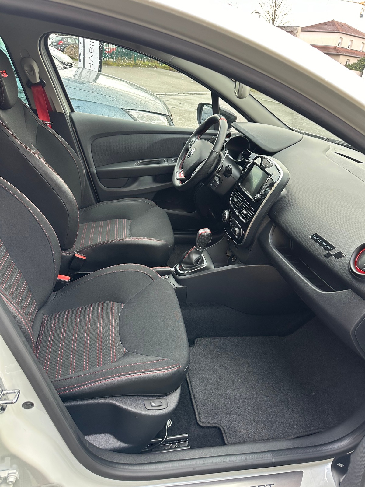 RENAULT Clio RS Trophy 220 ch