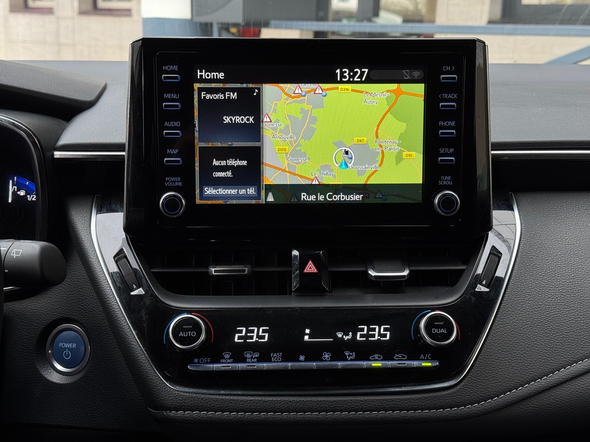 Toyota Corolla Dynamic business 1.8 VVT-i 122 HSD