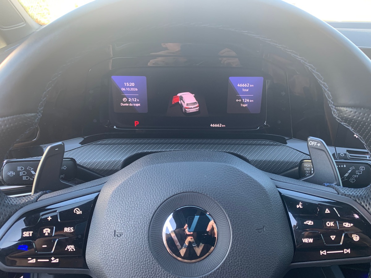Volkswagen GOLF 8 320 chevaux | R | Toit ouvrant | Caméra de recul | Apple car play | GPS | Attelage