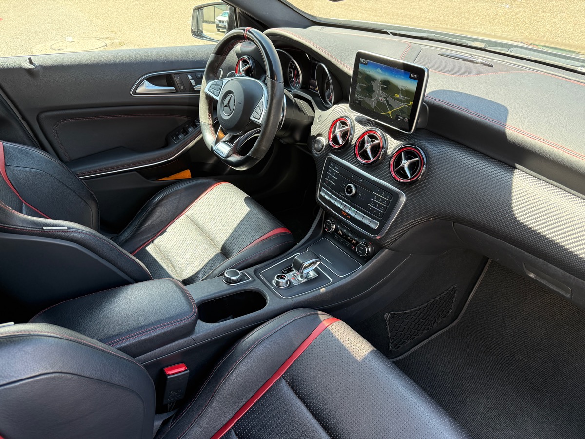 Mercedes-Benz A 45 AMG 4MATIC 2.0L 381cv 7G-DCT, Échappement performance, Suspension pilotée
