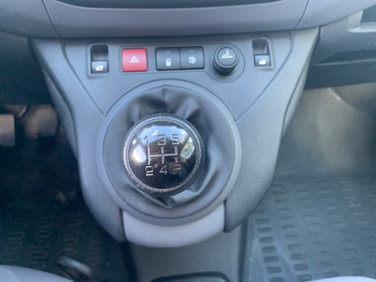 Peugeot Partner 90 chevaux | Régulateur de vitesse | Apple car play | GPS | Climatisation | 3 Places