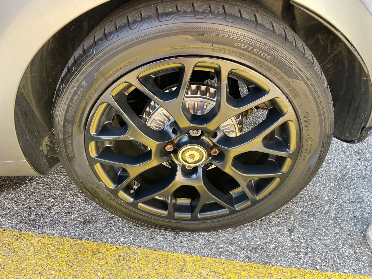 Smart FORTWO 90 CV / Gris Mat / Prime / Jantes Noires / Toit Panoramique / Caméra
