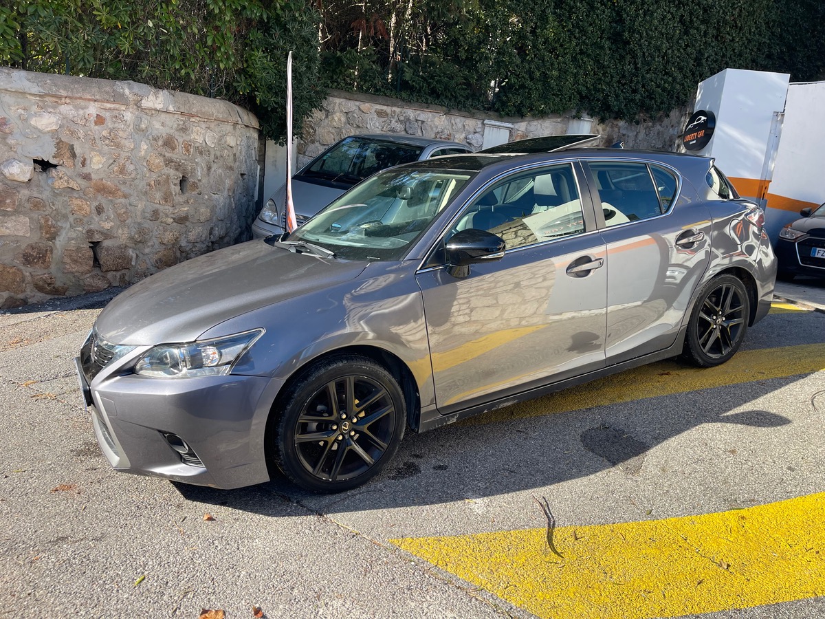 Lexus CT200H 200 H 1.8 VVT-i 136 CV Sport Design / Jantes Noires / Toit Ouvrant / Caméra de recul