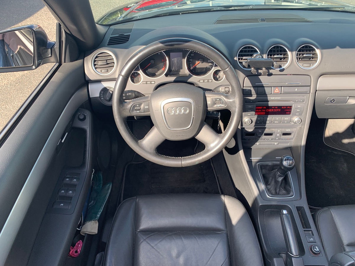 Audi A4 Cabriolet 140 ch | Ambiente | Cuir | Régulateur de vitesse | Climatisation | Capote récente