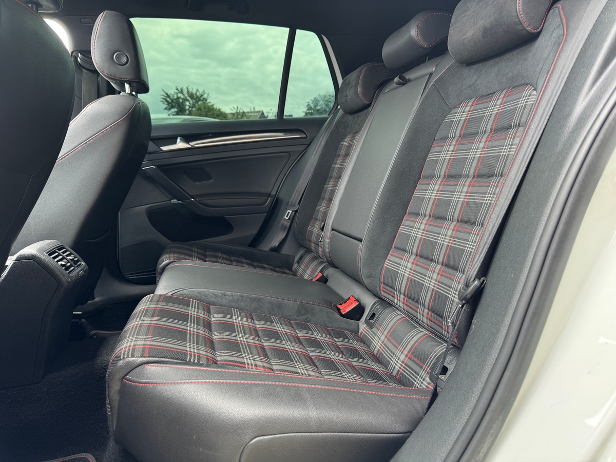 Volkswagen Golf 7 GTI 2.0 TFSI 230 cv BVM6 - Toit Ouvrant