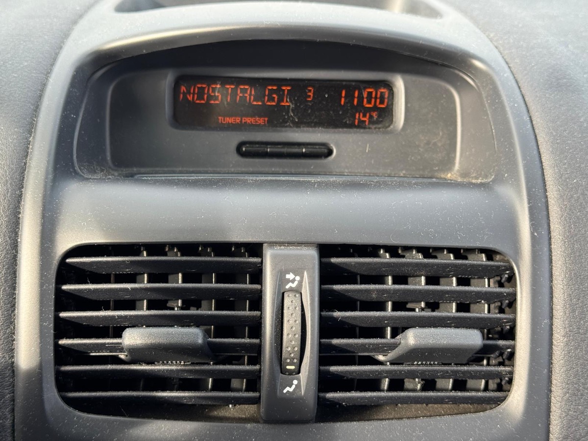 RENAULT Clio 1.6 16V