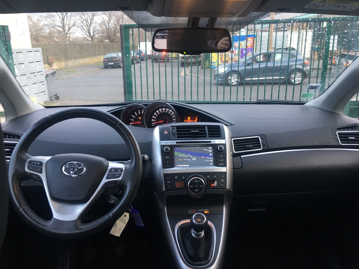 Toyota Verso-S 2.0 D-4D 95 CV 1er main 4XCArte
