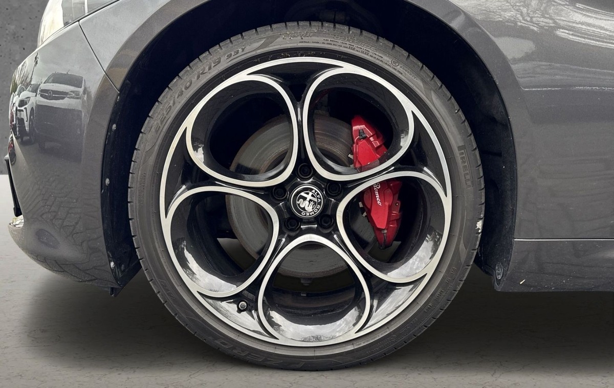 Alfa Romeo Giulia 2.2 Diesel 210ch Veloce Q4 AT8 Toit ouvrant Harman-Kardon