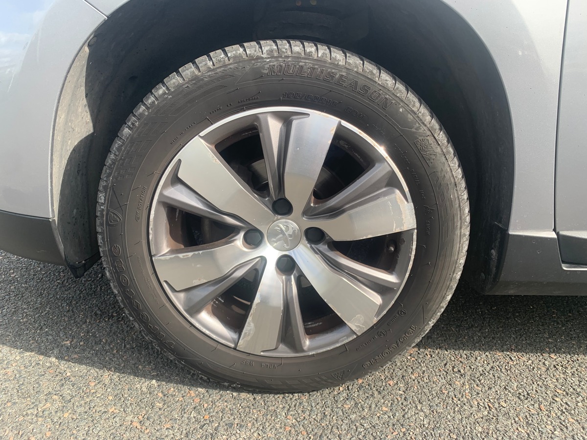 Peugeot 2008 100 ch | Style | Régulateur de vitesse | GPS | Bluetooth | Radar arriére | Barres toit