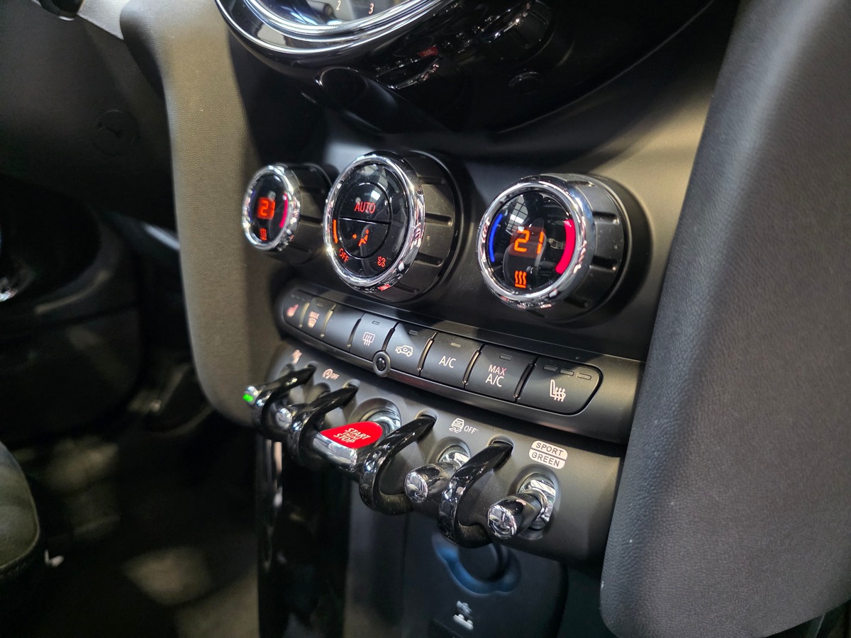 Mini Mini JCW III JOHN COOPER WORKS 1to6 EDITION // EDITION LIMITEE 999 EXEMPLAIRES MONDE