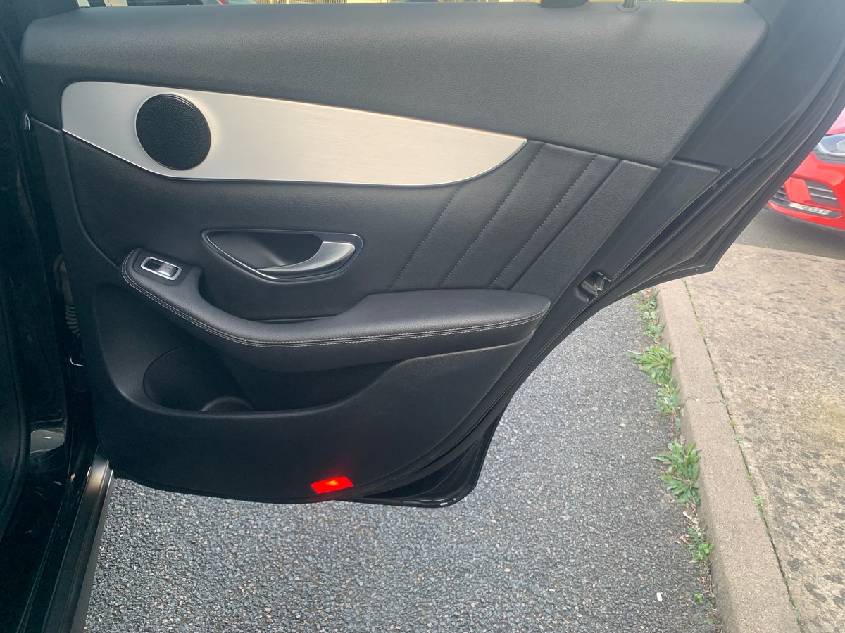 Mercedes-Benz GLC Coupé 170 ch | 4MATIC | Toit ouvrant | Caméra de recul | Avertisseur angles morts