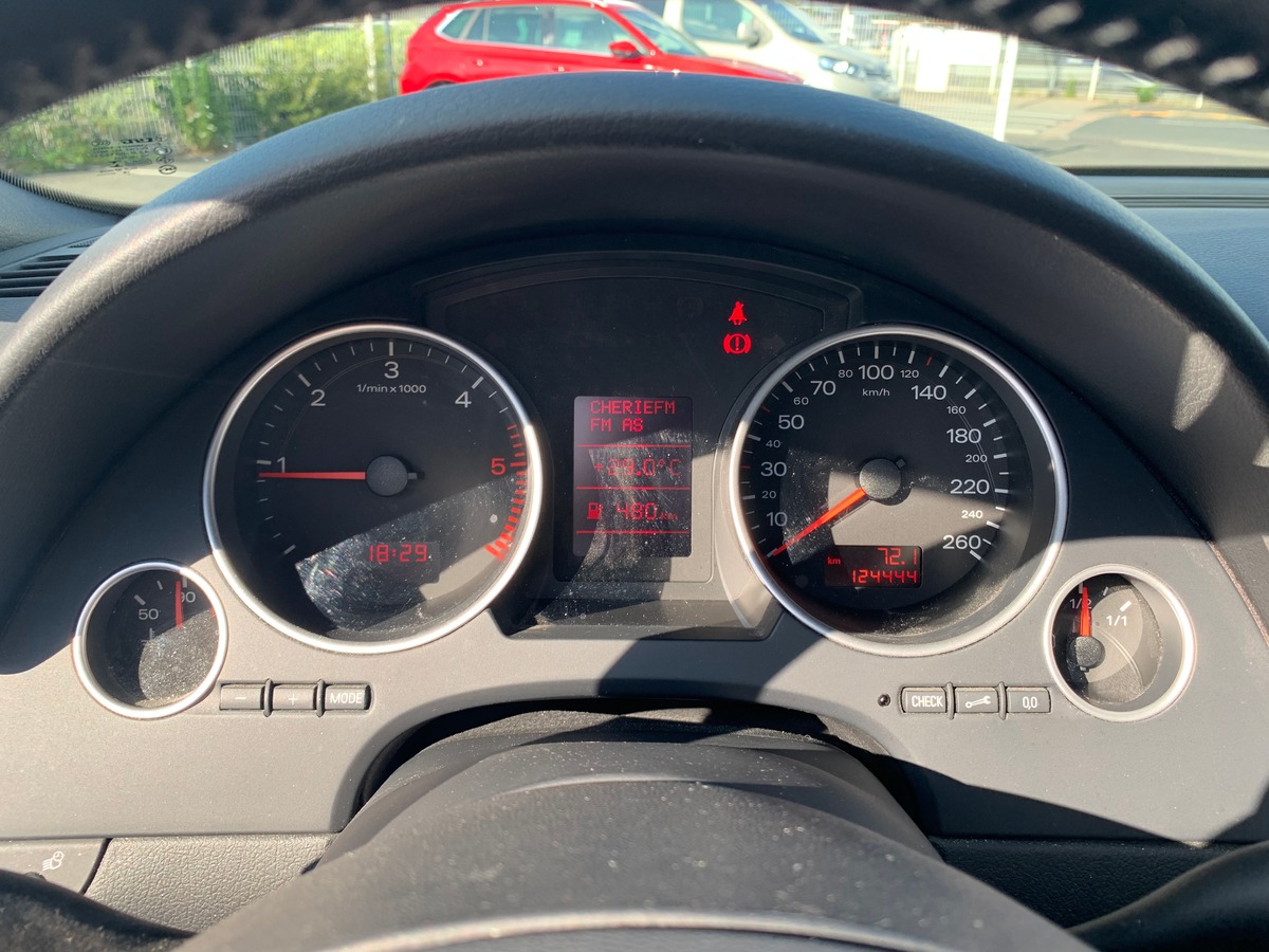 Audi A4 Cabriolet 140 ch | Ambiente | Cuir | Régulateur de vitesse | Climatisation | Capote récente