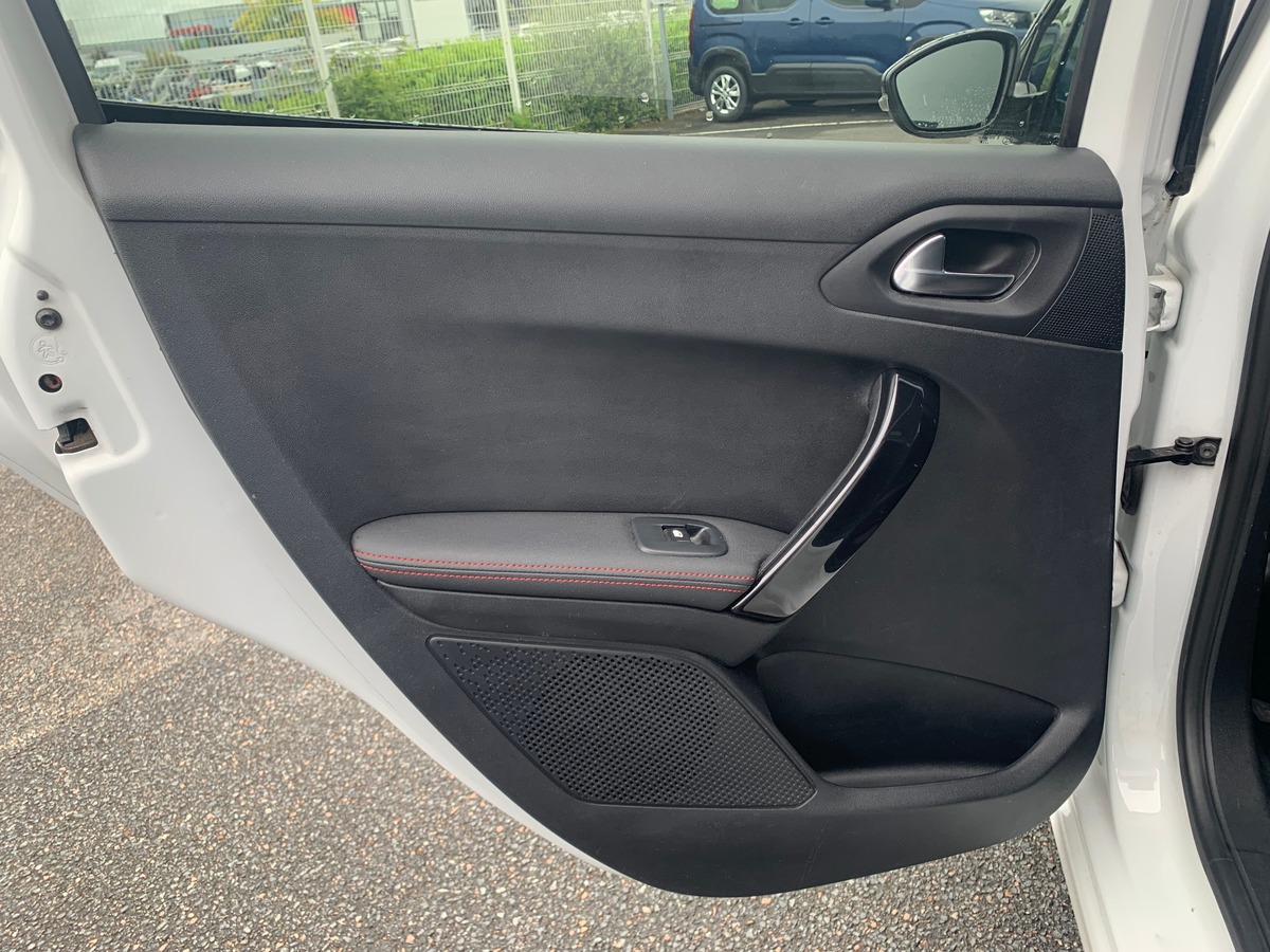 Peugeot 208 110 ch | GT Line | Régulateur de vitesse | Apple car Play Android Auto