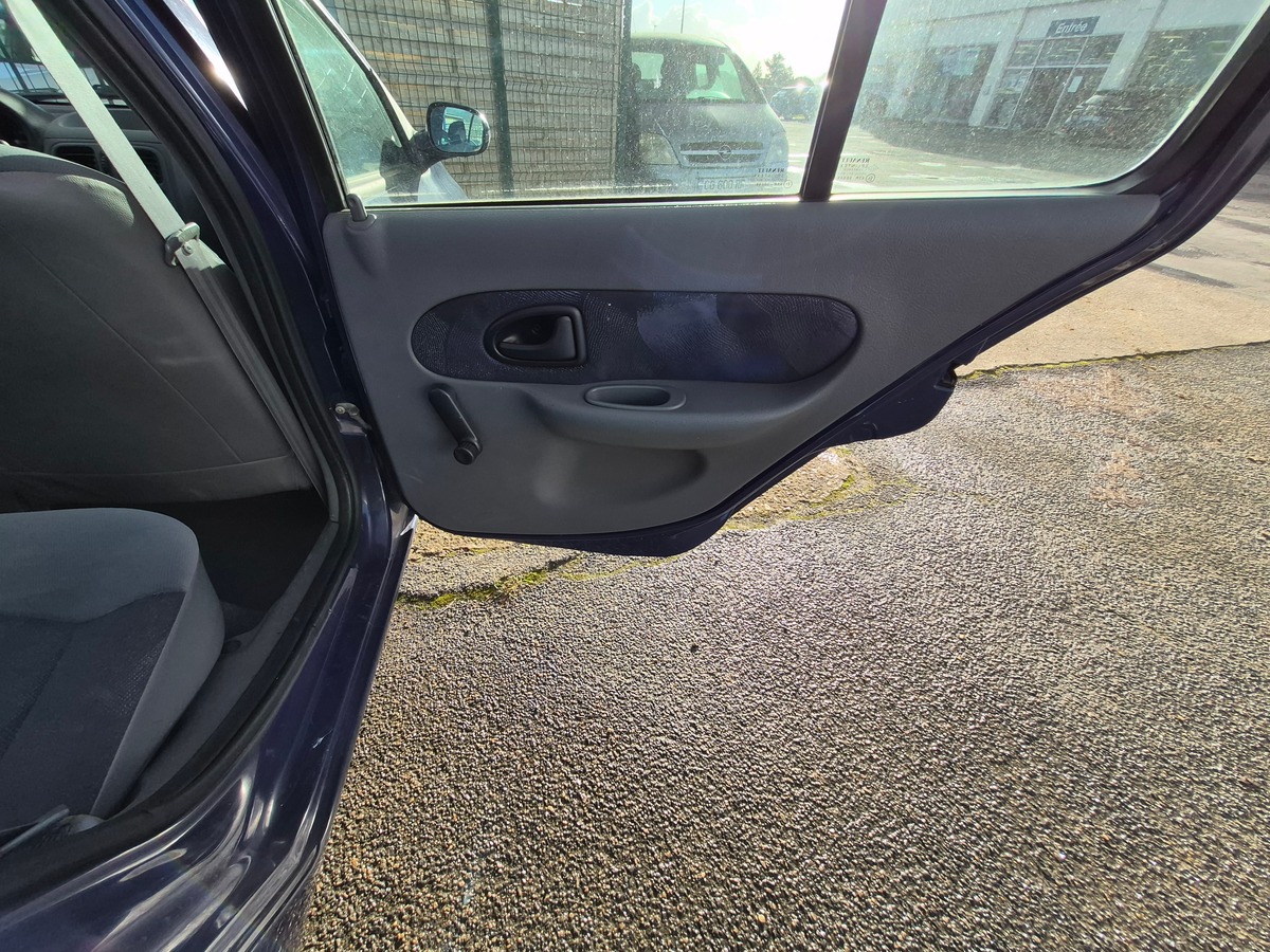 RENAULT Clio II 1.4 RTE 5 PORTES