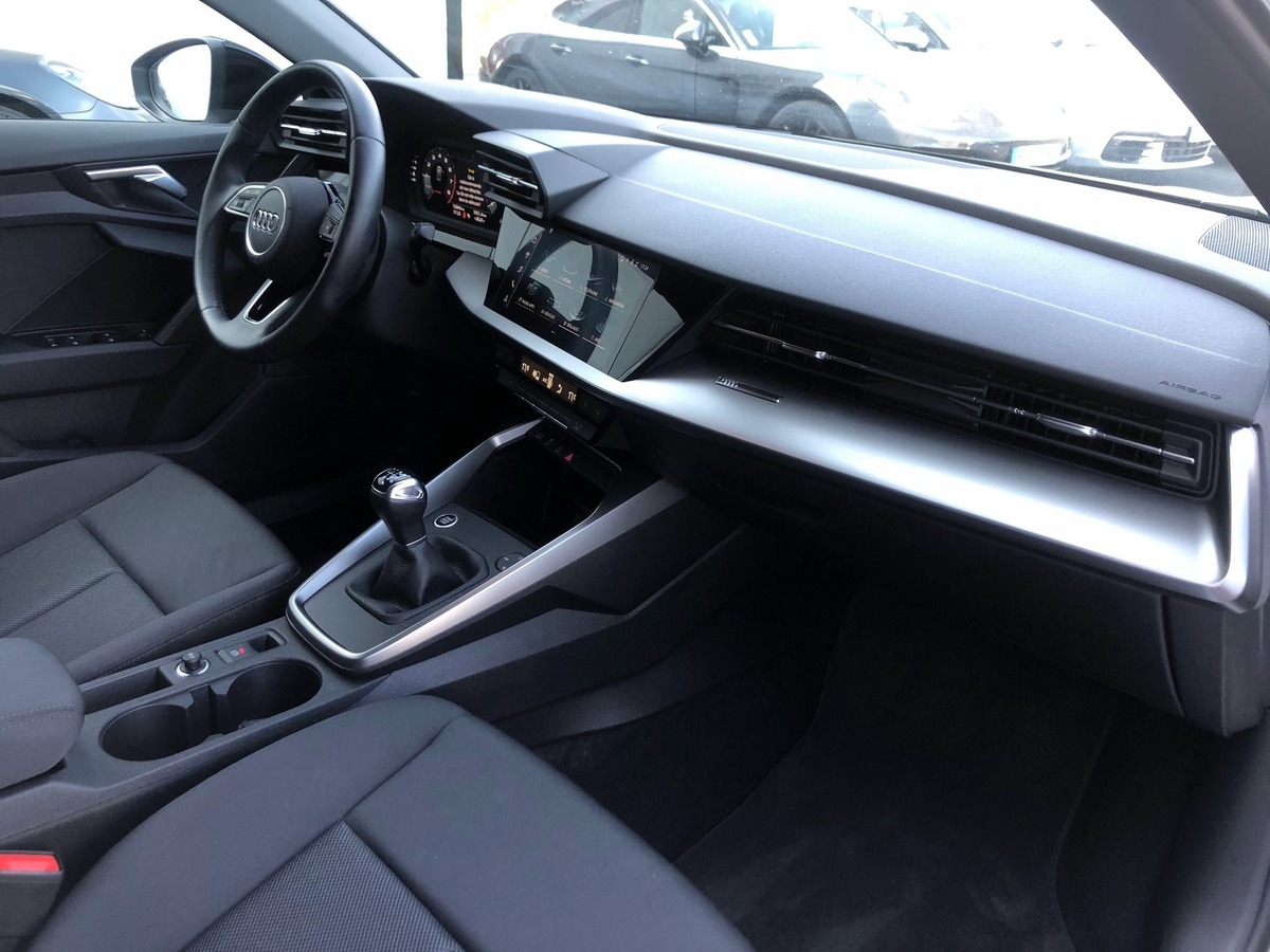 Audi A3 BERLINE IV 35 TFSI 150 JA SPORT TOIT NOIR 