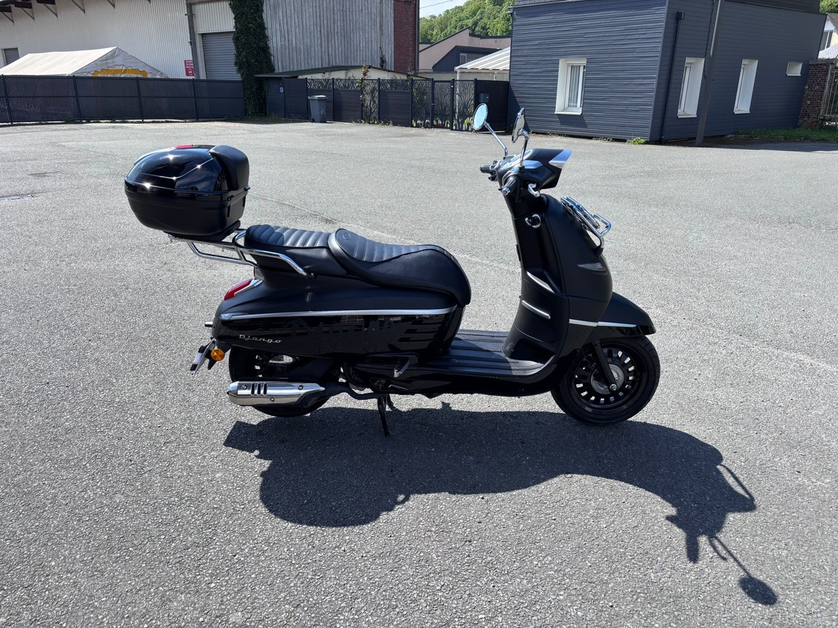 Peugeot DJANGO 125cc - 2022 - TOP CASE - Selle rabaissée