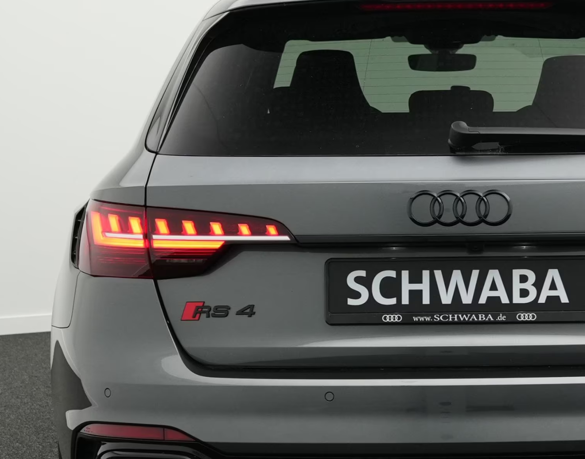 Audi RS4 Avant 2.9 V6 TFSI 450ch quattro tiptronic 8/Attelage/Gris daytona nacré