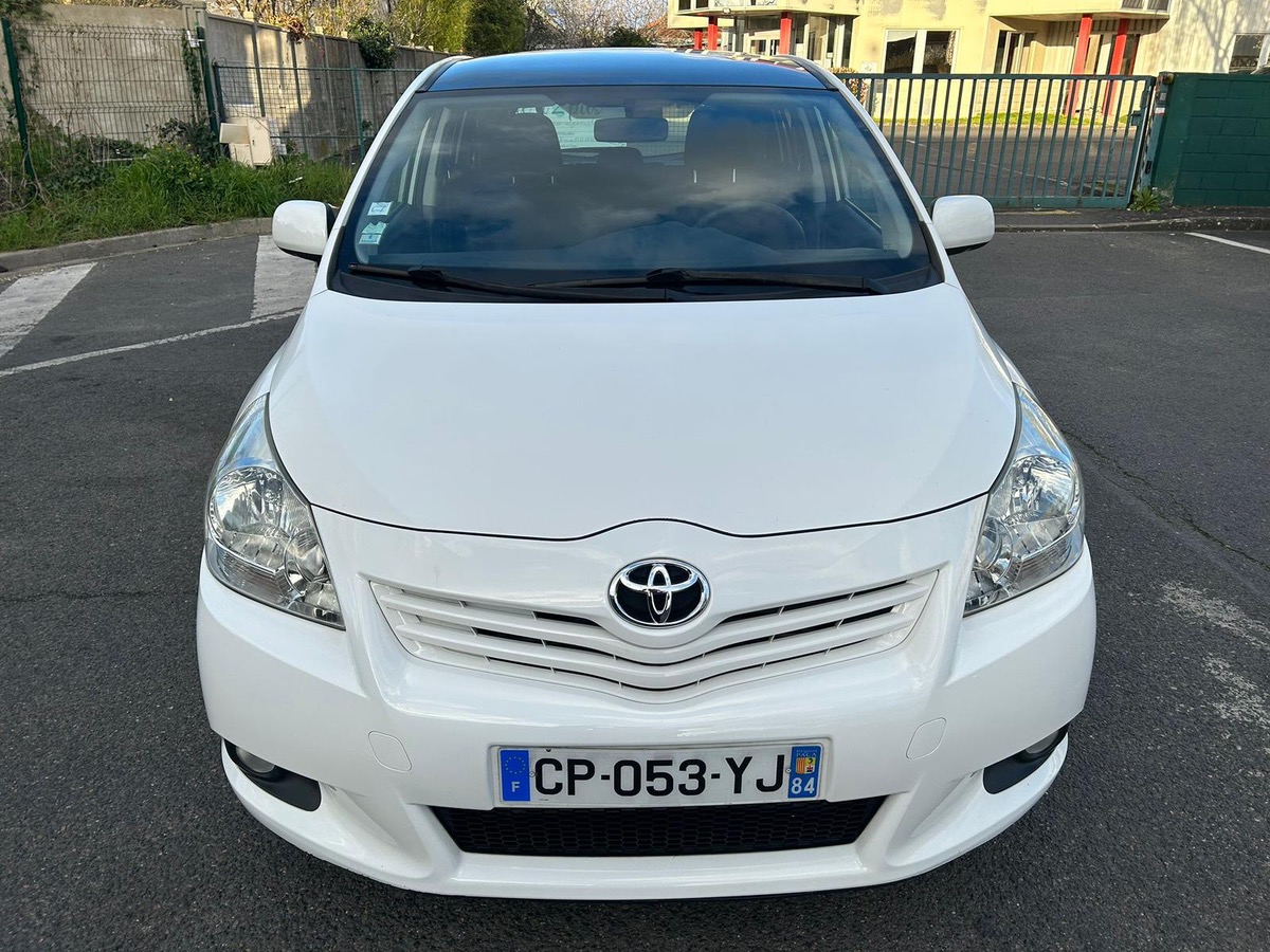 Toyota Verso 2.0 D-4D 128 CV sKyviews 4XCBLues