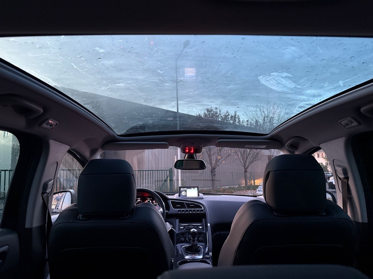 Peugeot 3008 1.6 HDI 115 CV 1er main allures en 4 Fois 