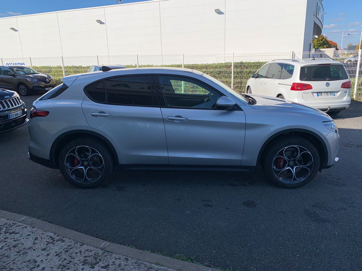 Alfa Romeo Stelvio 210 | Turismo | Toit ouvrant Panoramique | Attelage | Jantes 20" | Caméra recul