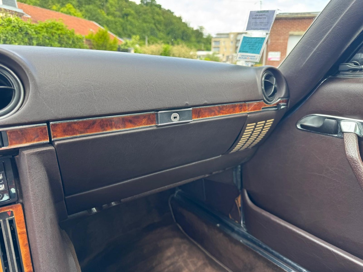Mercedes-Benz SLC 500 V8 (C107) 240cv - Française - Kilométrage non garanti