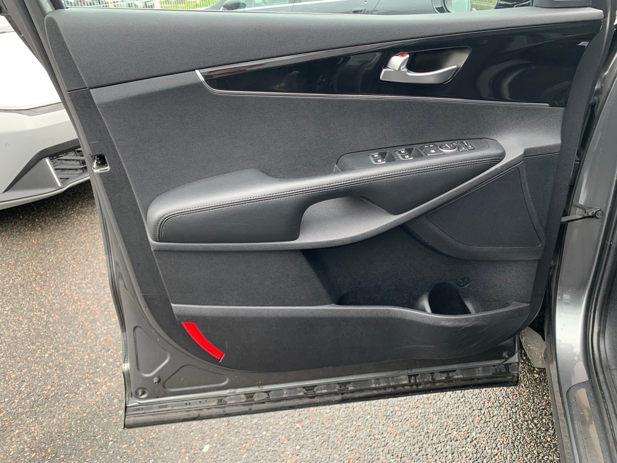 Kia Sorento 200 ch | Premium | 7 Places | AWD | Toit ouvrant panoramique | GPS | Régulateur vitesse