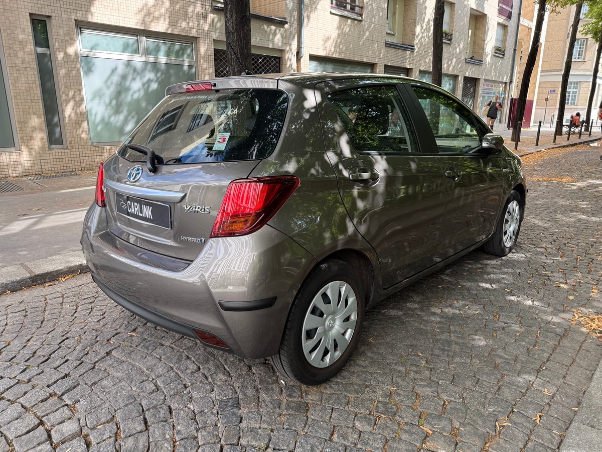 Toyota Yaris III Dynamic Business E-CVT 100h