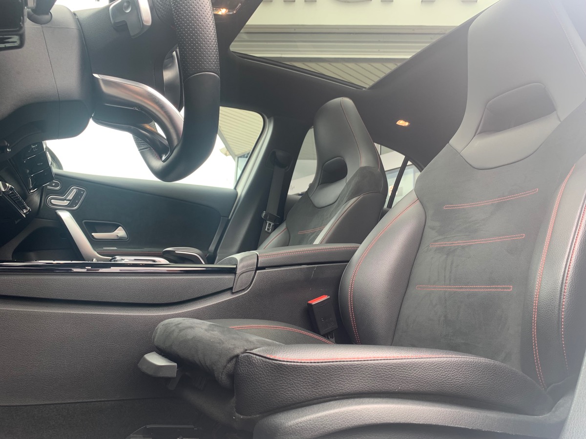 Mercedes-Benz Classe A 225 ch | AMG LINE | Toit ouvrant panoramique | Eclairage d'Ambiance | 4 MATIC