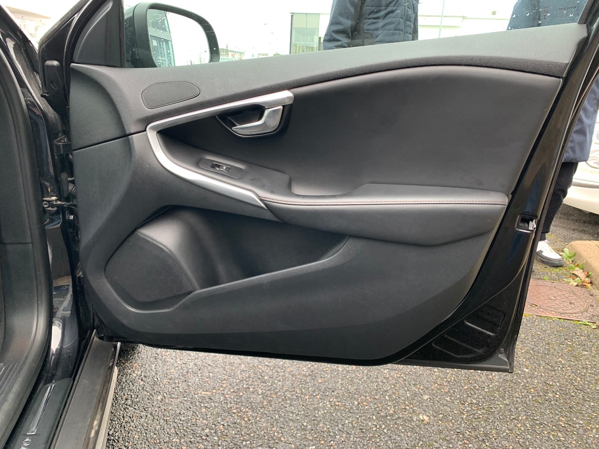 Volvo V40 Cross Country 150 ch | Toit panoramique | Cuir | GPS | Régulateur de vitesse