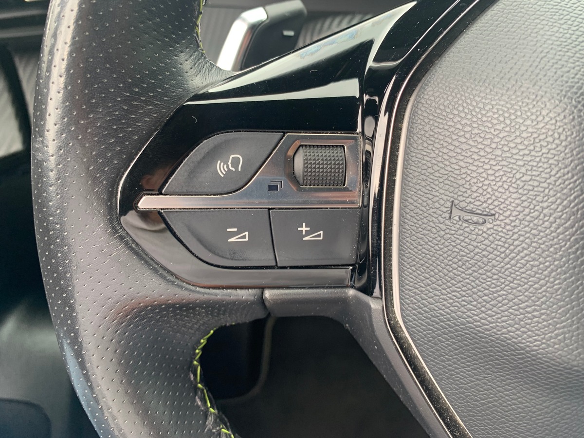 Peugeot 2008 130 chevaux | GT | Caméra de recul | Apple car Play | GPS | Palettes au volant