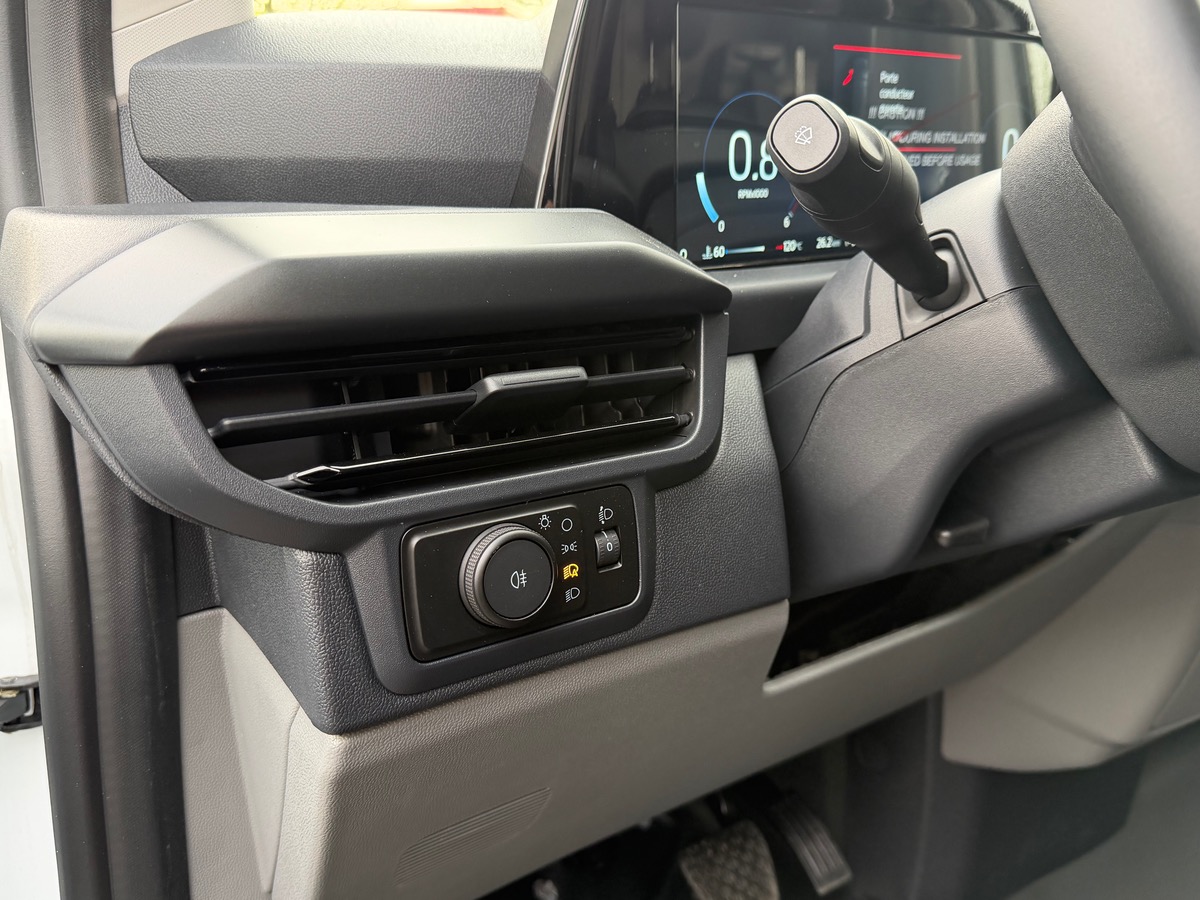 Ford TRANSIT CUSTOM 320 L2H1 2.0 TDCI 170CH BVA8 SPORT / TVA RÉCUPÉRABLE