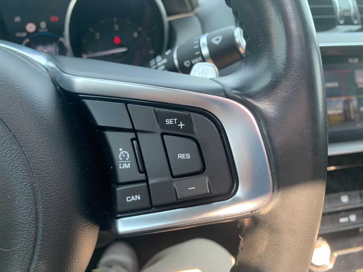 Jaguar XE 240 chevaux | R Sport | GPS | Régulateur de vitesse | Toit ouvrant | Audio MERIDIAN | Cuir
