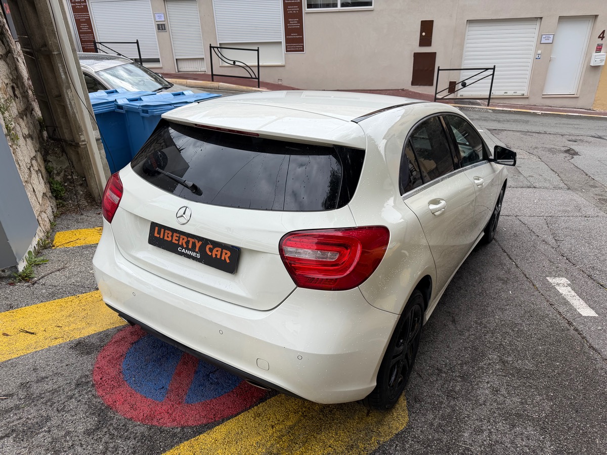 Mercedes Benz Classe A 200 1.6 i 156 CV / Jantes Noires / Pack Black / Sensation / Caméra de Recul