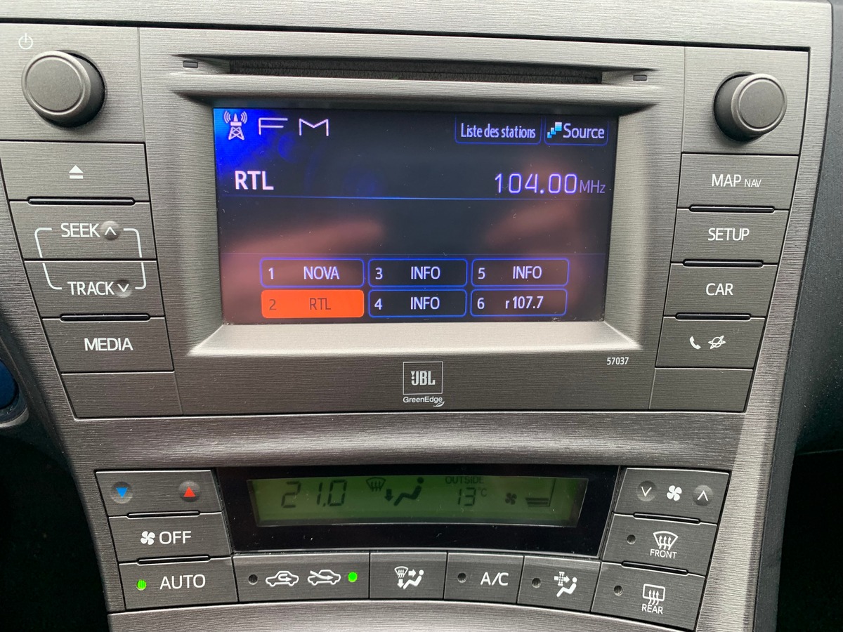 Toyota Prius 136 ch | Dynamic | Caméra de recul | Régulateur de vitesse | Climatisation