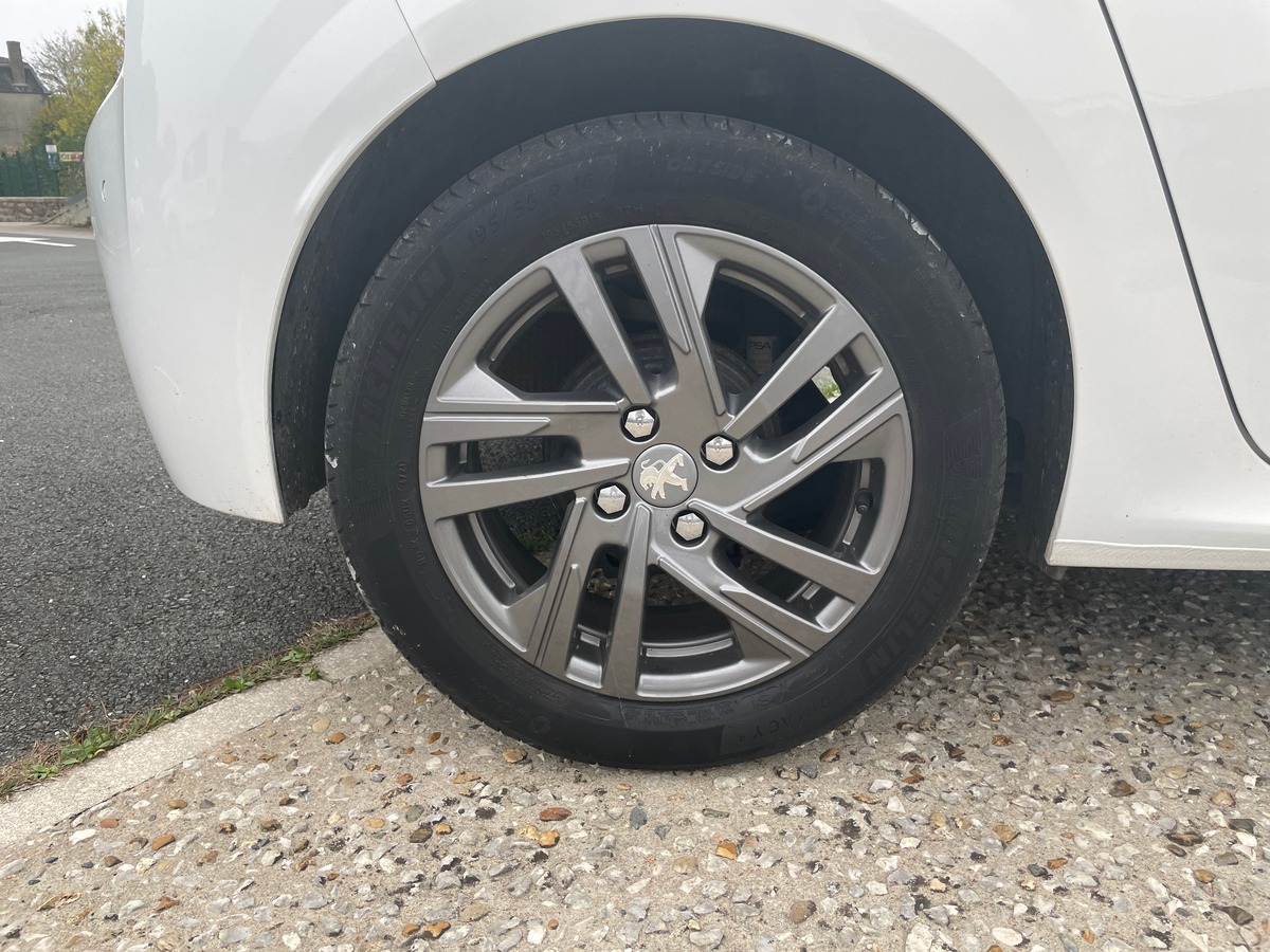 Peugeot 208 1.2 Puretech 75-  Finition Active Business - Historique Complet