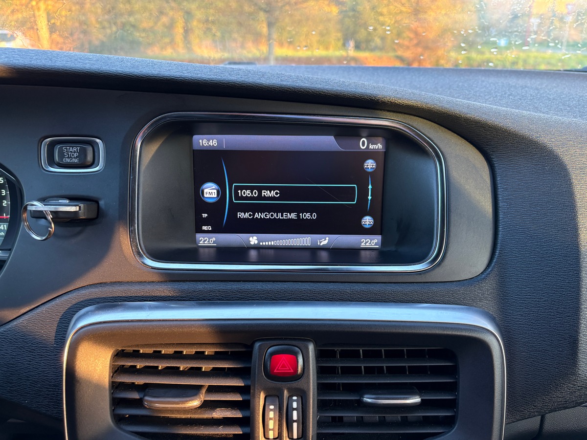 Volvo V40 D2 SUMMUM - 115CH - ENTRETIEN COMPLET