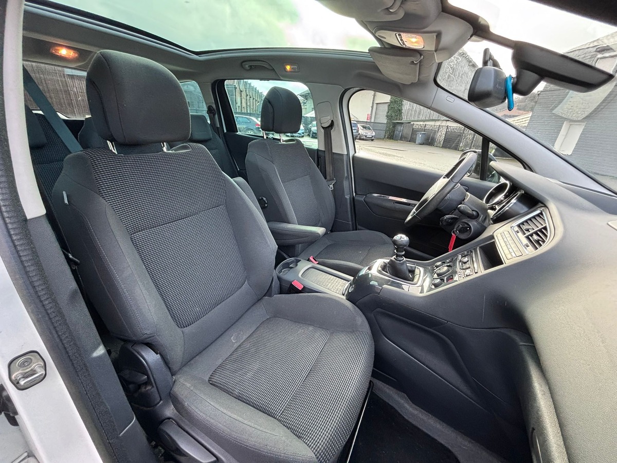 Peugeot 5008 1.6 HDi Allure 7 Places - Attelage - Révisé - Garantie